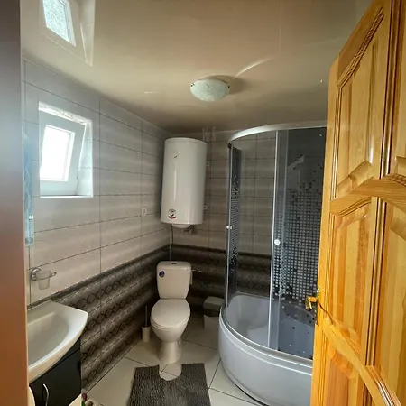 у люби Apartment Huklyvyy